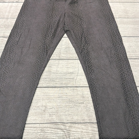 Women’s Yummie Tummie Lydia Faux Python gray leggings size XL NWT - Picture 8 of 14